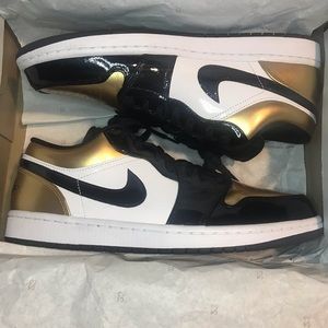 Air Jordan 1 Retro Gold Toe Low
